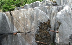raw-takaka-marble Original material in quarry